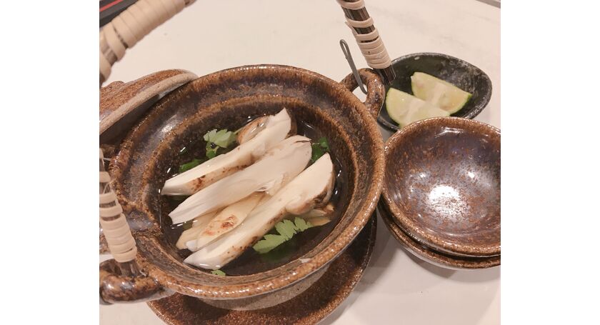 松茸の土瓶蒸し 二子玉川の和食はデートや個室でのお食事会も人気です